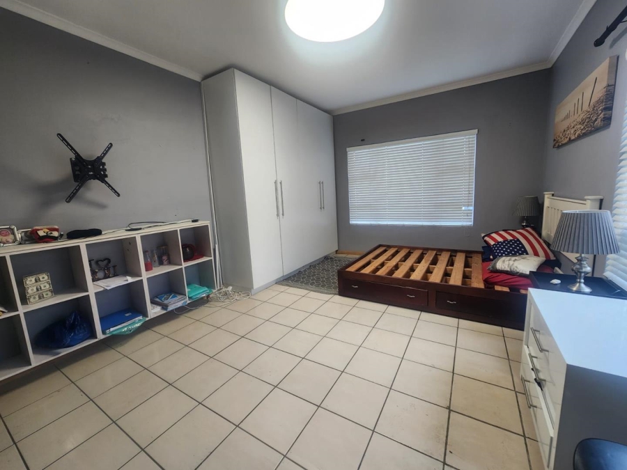 To Let 3 Bedroom Property for Rent in Bothasig Western Cape